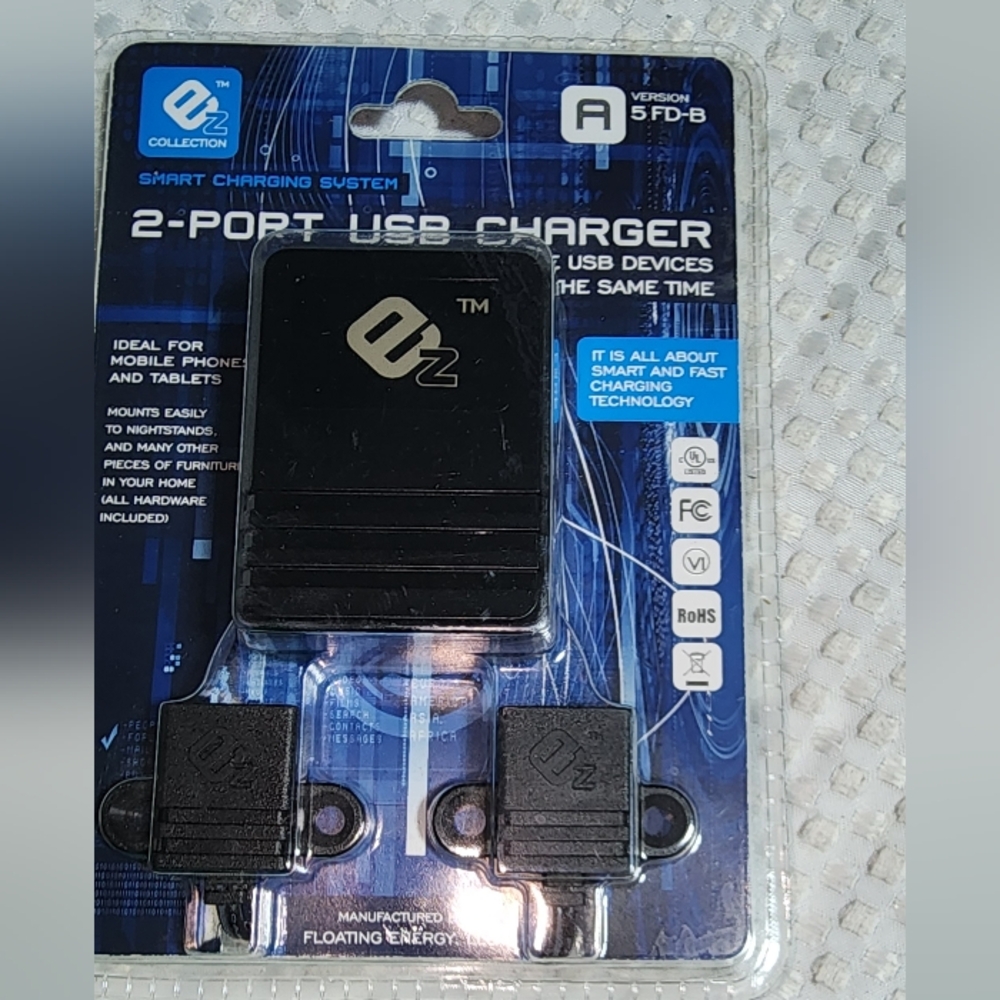 EZ COLLECTION NWOT 2 PORT USB CHARGER
